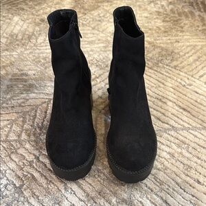 NEW Wild Pair black suede boots size 7.5M.